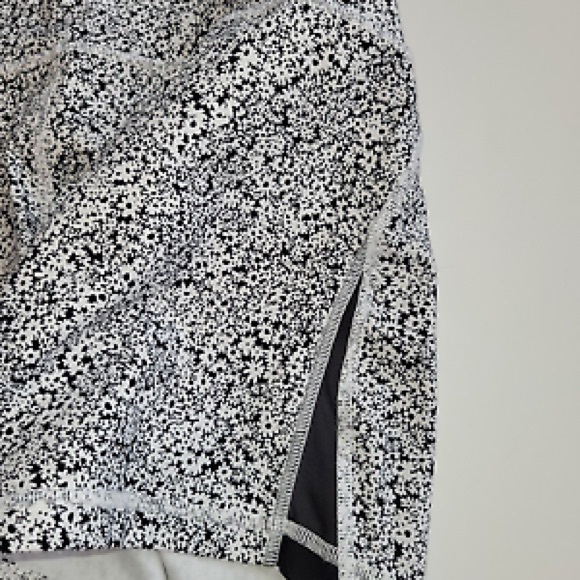 Lululemon Ditzy Daisy Train Times 6" shorts - Picture 9 of 11